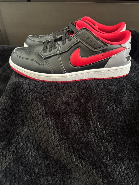 Jordan Other - Nike Air Jordan 1 Low FlyEase 10.5